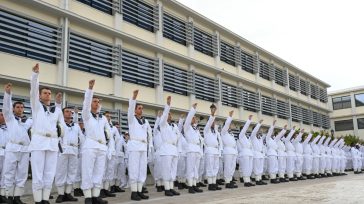 Ορκίστηκαν οι πρωτοετείς Δόκιμοι του Πολεμικού Ναυτικού και οι Σημαιοφόροι του Λιμενικού