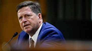 CNN: Ο Τραμπ αναμένεται να διορίσει τον Τζέι Κλέιτον «Τσάρο» Τεχνητής Νοημοσύνης