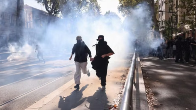 Δακρυγόνα στους δρόμους της Λυόν