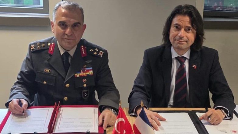 Τουρκία και Γαλλία ενισχύουν την αμυντική τους συνεργασία Τουρκία και Γαλλία ενισχύουν την αμυντική τους συνεργασία
