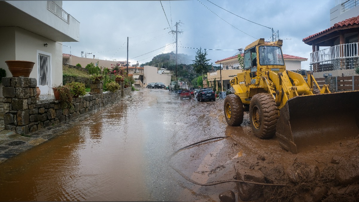 Σαρώνει την Κρήτη η κακοκαιρία – Απεγκλωβισμοί και πλημμύρες τη νύχτα
