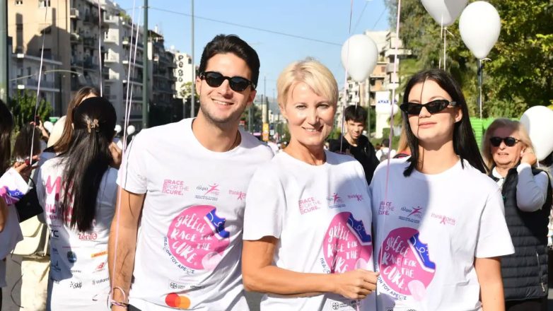 Νατάσα Παζαΐτη: Σπάνια εμφάνιση με τα δίδυμα παιδιά της