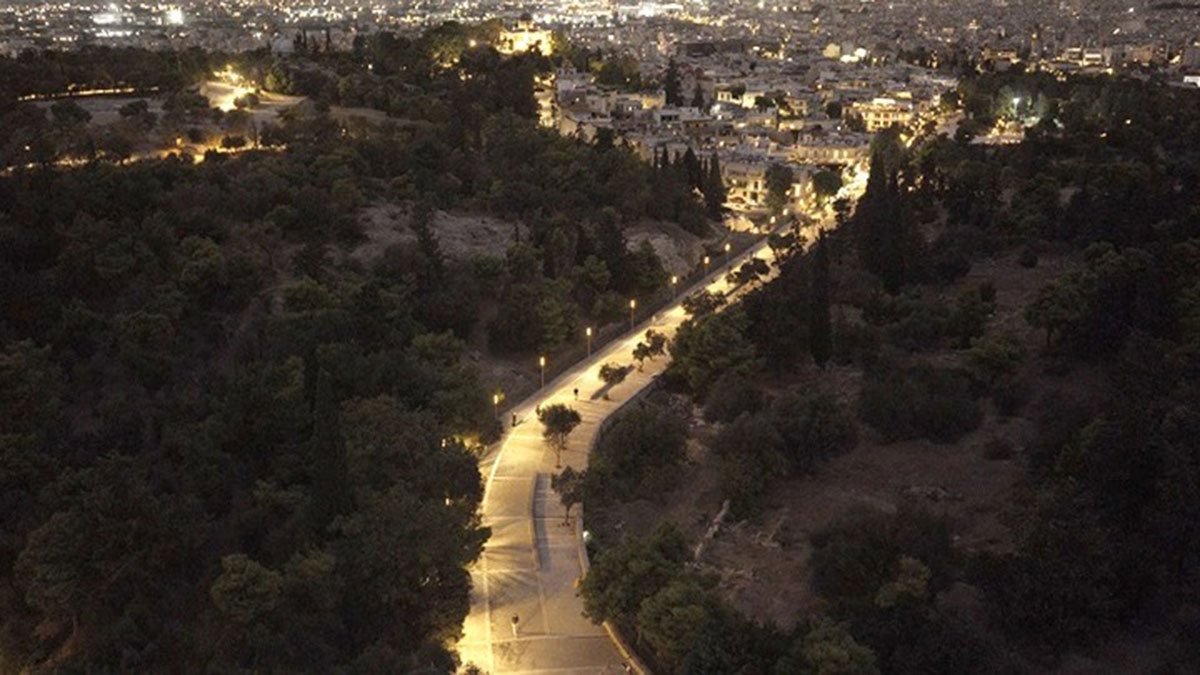 Ίδρυμα Ωνάση: Παρέδωσε στον Δήμο Αθηναίων τον αναβαθμισμένο φωτισμό των οδών Διονυσίου Αρεοπαγίτου και Αποστόλου Παύλου