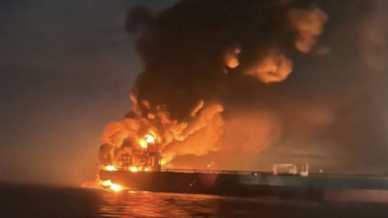 Πλήγμα σε δεξαμενόπλοιο στα Στενά του Ορμούζ Πλήγμα σε δεξαμενόπλοιο στα Στενά του Ορμούζ