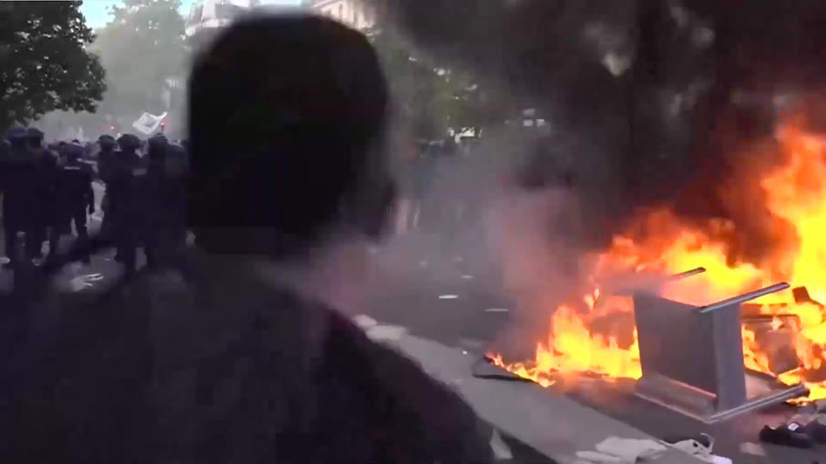 Γαλλία: Εκατοντάδες χιλιάδες μαθητές, φοιτητές και εκπαιδευτικοί στους δρόμους