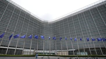 Κομισιόν: Πρόταση για 15ετές μπλόκο στα δικαιώματα ψήφου των νέων κρατών-μελών της ΕΕ που παραβιάζουν τις ευρωπαϊκές αξίες