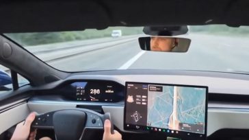 Η στιγμή που Tesla Model S Plaid παθαίνει λάστιχο πηγαίνοντας με 286χλμ./ώρα (Βίντεο)
