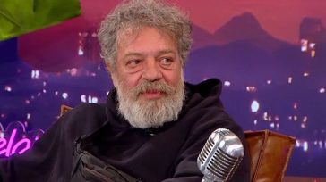 Γιάννης Τσορτέκης: «Έχω πάθει “σεντόνι” στη σκηνή, τα 2 δευτερόλεπτα μου φάνηκαν αιώνες»