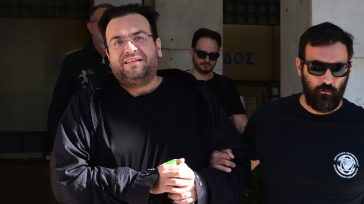 Καμπούρης: Οι διάλογοι που τον «καίνε», τα χαμηλά εισοδήματα που δήλωνε και οι αναλήψεις εκατομμυρίων
