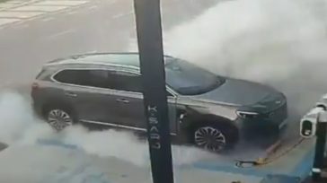 Δείτε το τουρκικής κατασκευής ηλεκτρικό Togg T10X να γίνεται παρανάλωμα του πυρός σε σταθμό φόρτισης (Βίντεο)