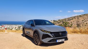 Δοκιμή Peugeot e-408: Το ηλεκτρικό fastback των 213 ίππων, που ξεχωρίζει σε μια αγορά γεμάτη SUV