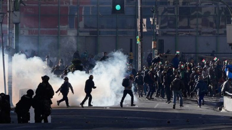 Οι ΗΠΑ δώρισαν στη Βολιβία εξοπλισμό καταστολής ταραχών