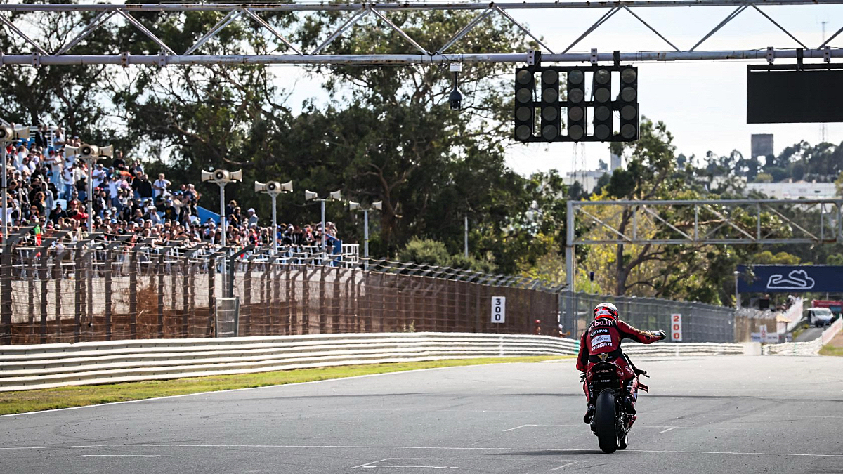 WorldSBK: Ο Bulega συνεχίζει να καταρρίπτει ρεκόρ στο Estoril