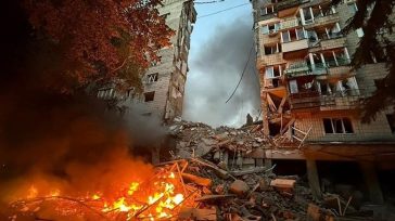 Κίεβο: Ένας νεκρός και 11 τραυματίες από ρωσικό πλήγμα σε πολυκατοικία