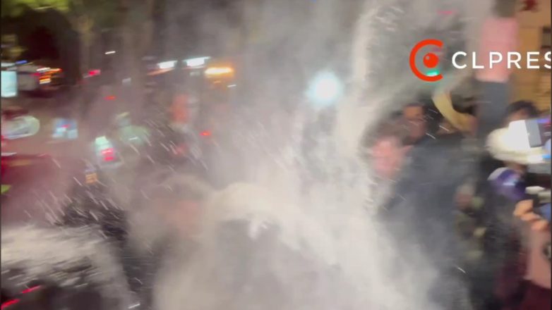 Αλεύρωσαν τον υποψήφιο για την προεδρία της Γαλλίας Ραφαέλ Γκλικσμάν Αλεύρωσαν τον υποψήφιο για την προεδρία της Γαλλίας Ραφαέλ Γκλικσμάν