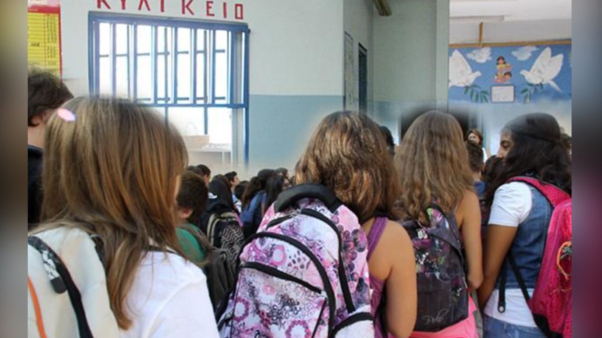 Delivery στα σχολεία: Ο νέος κανονισμός άδειασε τα κυλικεία και γεμίζει τα προαύλια με ντελιβεράδες Delivery στα σχολεία: Ο νέος κανονισμός άδειασε τα κυλικεία και γεμίζει τα προαύλια με ντελιβεράδες