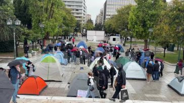 Έστησαν σκηνές στο Σύνταγμα οι φοιτητές