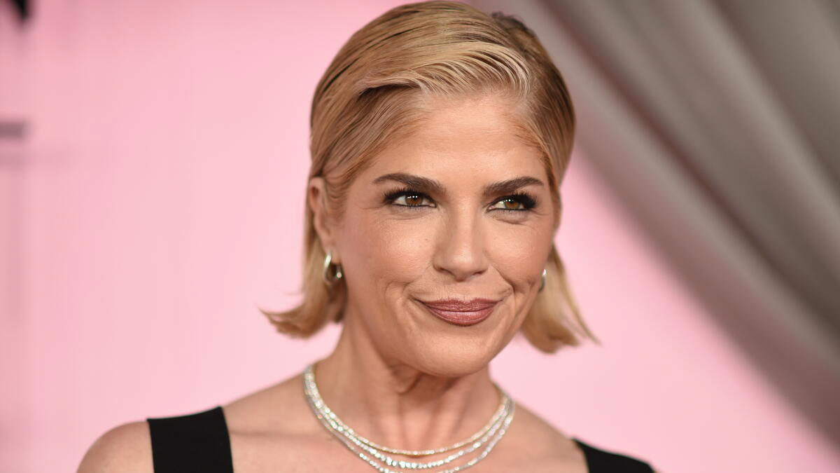 Selma Blair: Έπαθε κρίση μέσα σε αεροπλάνο – Προσπαθούσε να ανοίξει πόρτα, χτύπησε και δάγκωσε αεροσυνοδούς