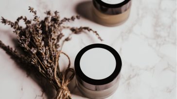 Ήπιες συνθέσεις & μικροβίωμα: Η νέα εποχή στη φροντίδα του σώματος;