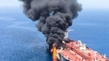 Στις φλόγες εμπορικό πλοίο στα ρουμανικά χωρικά ύδατα