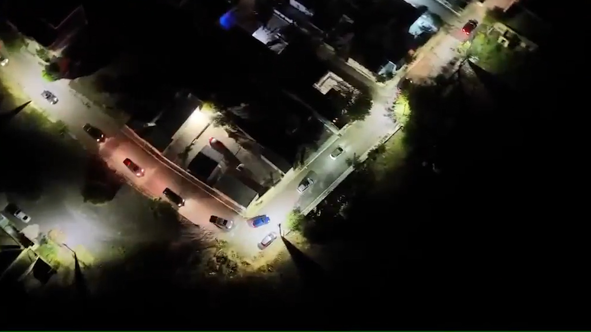 Βίντεο από drone: Επιδρομή της ΕΛ.ΑΣ. σε καταυλισμό Ρομά στα Μέγαρα