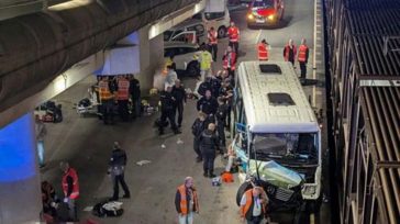Γαλλία: Λεωφορείο συγκρούστηκε με τρένο στην είσοδο της σήραγγας της Μάγχης – 19 τραυματίες