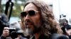 «Σαν ένα τέρας»: Συγκλονίζει η κατάθεση θύματος στη δίκη του Ράσελ Μπραντ