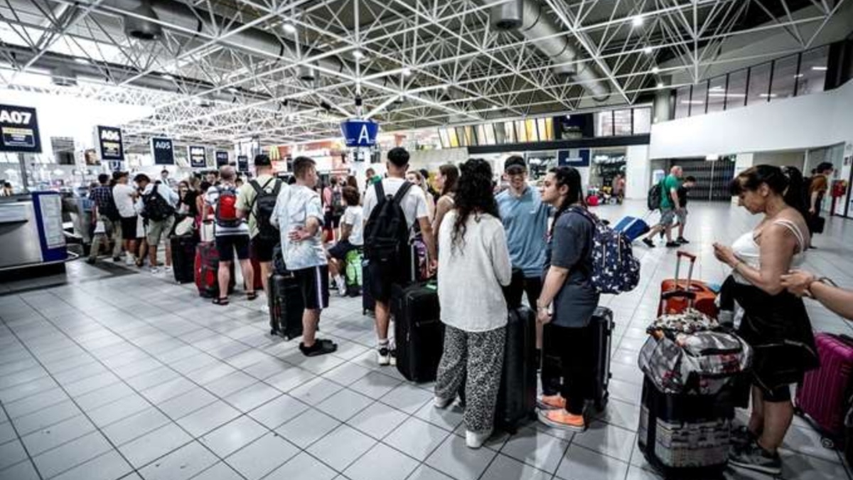 Ιταλία: Χάος στα αεροδρόμια από βλάβη στο σύστημα εναέριας κυκλοφορίας – Καθυστερήσεις έως και δύο ώρες Ιταλία: Χάος στα αεροδρόμια από βλάβη στο σύστημα εναέριας κυκλοφορίας – Καθυστερήσεις έως και δύο ώρες