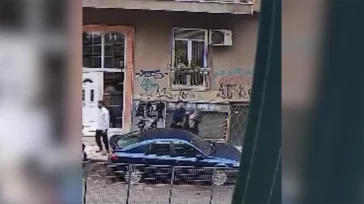 Βίντεο δείχνει τη βίαιη επίθεση και ληστεία σε βάρος ηλικιωμένου στον Άγιο Παντελεήμονα
