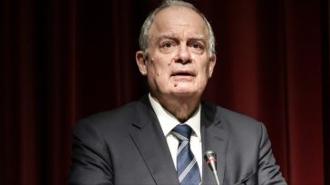 Βλάβη στο Embraer πριν το ταξίδι Τασούλα – Με ελικοφόρο ταξίδεψε στη Σλοβενία