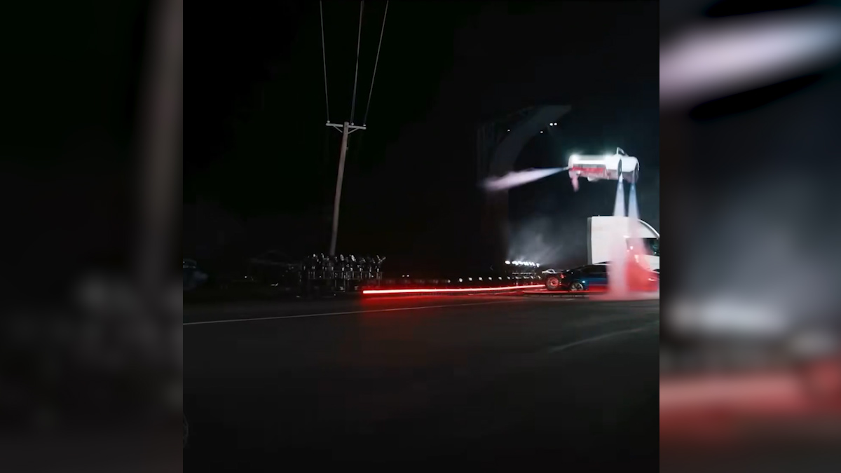 Ο Μασκ αποκάλυψε το ιπτάμενο Tesla