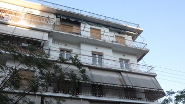 Συναγερμός στη Νίκαια: Εντοπίστηκαν χειροβομβίδες και παλαιός οπλισμός σε πολυκατοικία
