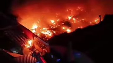 Εμπρησμός στο Μιλάνο: Κουκουλοφόροι έκαψαν αποθήκη με πολυτελή αυτοκίνητα