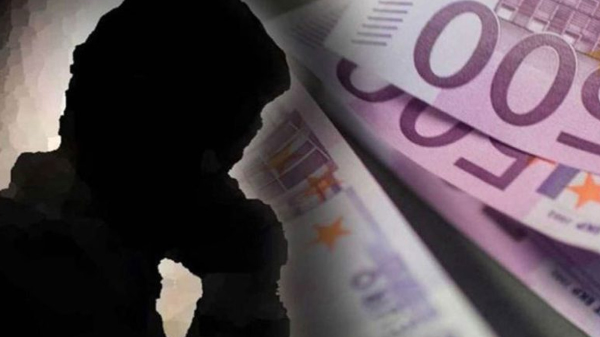 Πέλλα: Εξιχνιάστηκε τηλεφωνική απάτη με λεία 220 χρυσές λίρες, 7.500 ευρώ και κοσμήματα αξίας 15.000 ευρώ Πέλλα: Εξιχνιάστηκε τηλεφωνική απάτη με λεία 220 χρυσές λίρες, 7.500 ευρώ και κοσμήματα αξίας 15.000 ευρώ