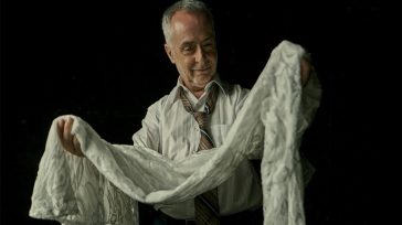 «Ο Βασιλιάς Γυμνός» με τον Περικλή Λιανό στο Θέατρο Αργώ