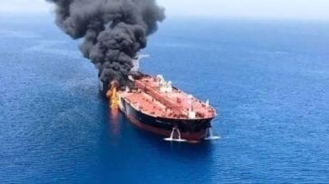 Στενά του Ορμούζ: Στις φλόγες δεξαμενόπλοιο μετά από πρόσκρουση σε νάρκη