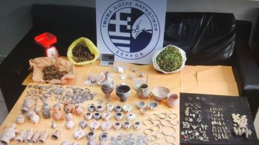 Σέρρες: Χειροπέδες σε άνδρα που έκρυβε αρχαία αντικείμενα και κάνναβη στο μαντρί του