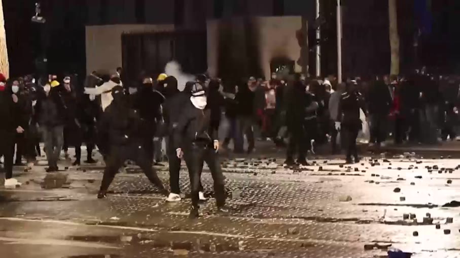 Κλιμακώνονται οι κινητοποιήσεις στην Αλβανία