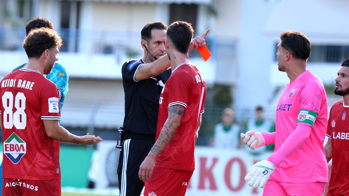 «Φωνές» για την αποβολή Ελνένι