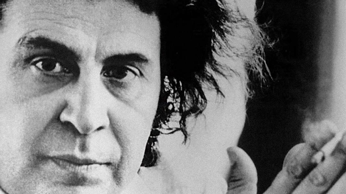 Ο Θοδωρής Φέρρης τραγουδά Μίκη Θεοδωράκη στο Δημοτικό Θέατρο Πειραιά