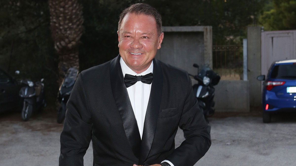 Απόστολος Λύτρας: Νέα εμφάνιση με εντυπωσιακό μοντέλο έναν μήνα μετά τον χωρισμό από τη Δώρα Παπαδοπούλου