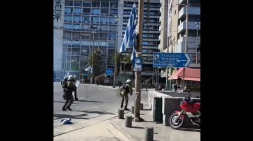 Έρευνα για άνδρα των ΜΑΤ που έριξε «κρότου λάμψης» στο Μετρό της Ομόνοιας