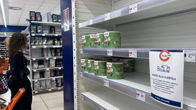 Νότια Ιταλία: Άδεια τα ράφια των σούπερ μάρκετ