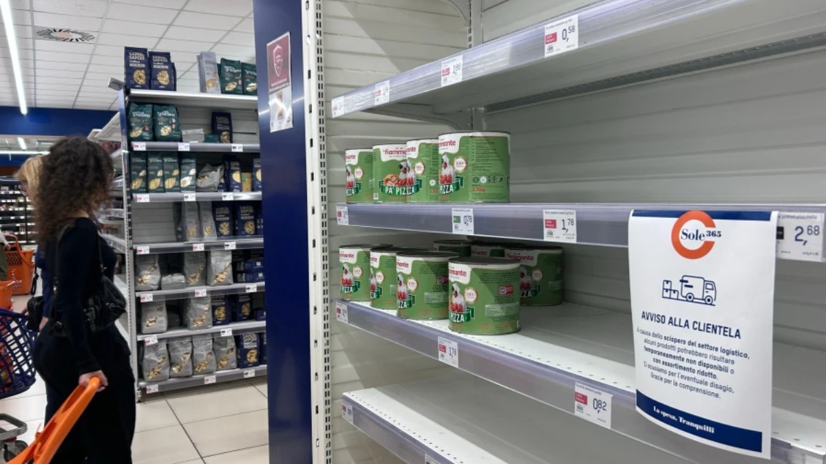 Νότια Ιταλία: Άδεια τα ράφια των σούπερ μάρκετ