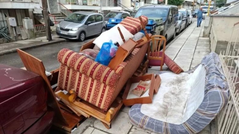 Θεσσαλονίκη: Έφαγε πρόστιμο 3.000 ευρώ, γιατί πέταξε έπιπλα στον δρόμο