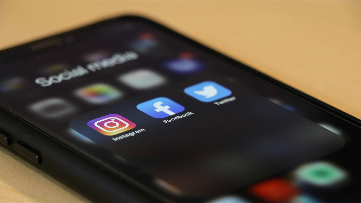 Ψηφίζεται το νομοσχέδιο για τον «κόφτη» στα Social Media με όριο τα 15 έτη Ψηφίζεται το νομοσχέδιο για τον «κόφτη» στα Social Media με όριο τα 15 έτη