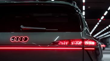 Audi Q9: Πίσω OLED φώτα με γυαλί όσο μια ανθρώπινη τρίχα – Η τεχνολογία που αλλάζει τα δεδομένα