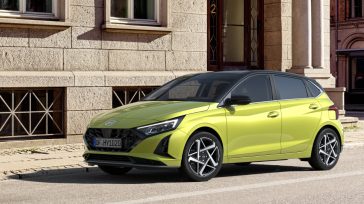 Ανανεωμένο Hyundai i20 από 17.690 ευρώ – Με 90 τουρμπάτους ίππους, πλούσιο εξοπλισμό και χώρους για πέντε ενήλικες