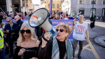 Ισπανία: Χιλιάδες διαδηλωτές στη Μαδρίτη – «Οι συντάξεις δεν πωλούνται»