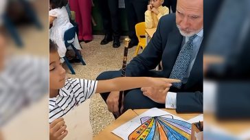 «Τι σου αρέσει στο σχολείο; – Αυτή»: Η viral ατάκα ενός μαθητή στον βασιλιά Φελίπε